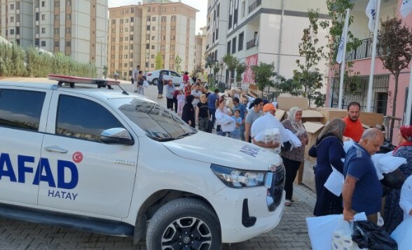 TOKİ’de Kalan Vatandaşlara AFAD Yetkililerinden Yardım